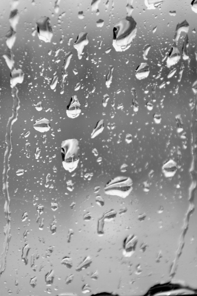 Черно белое фото - дождь за окном обои для IPhone